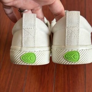 Cariuma White Sneakers